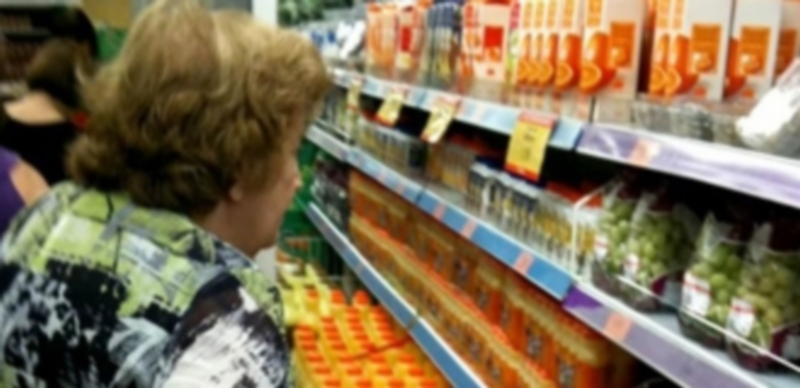 Los españoles compraron más a pesar de que la cesta de la compra fue más cara.