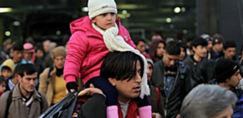 Los ilegales acusan a la Policía francesa de no hacer nada para protegerlos e incluso llevar a cabo otras agresiones físicas. / Efe