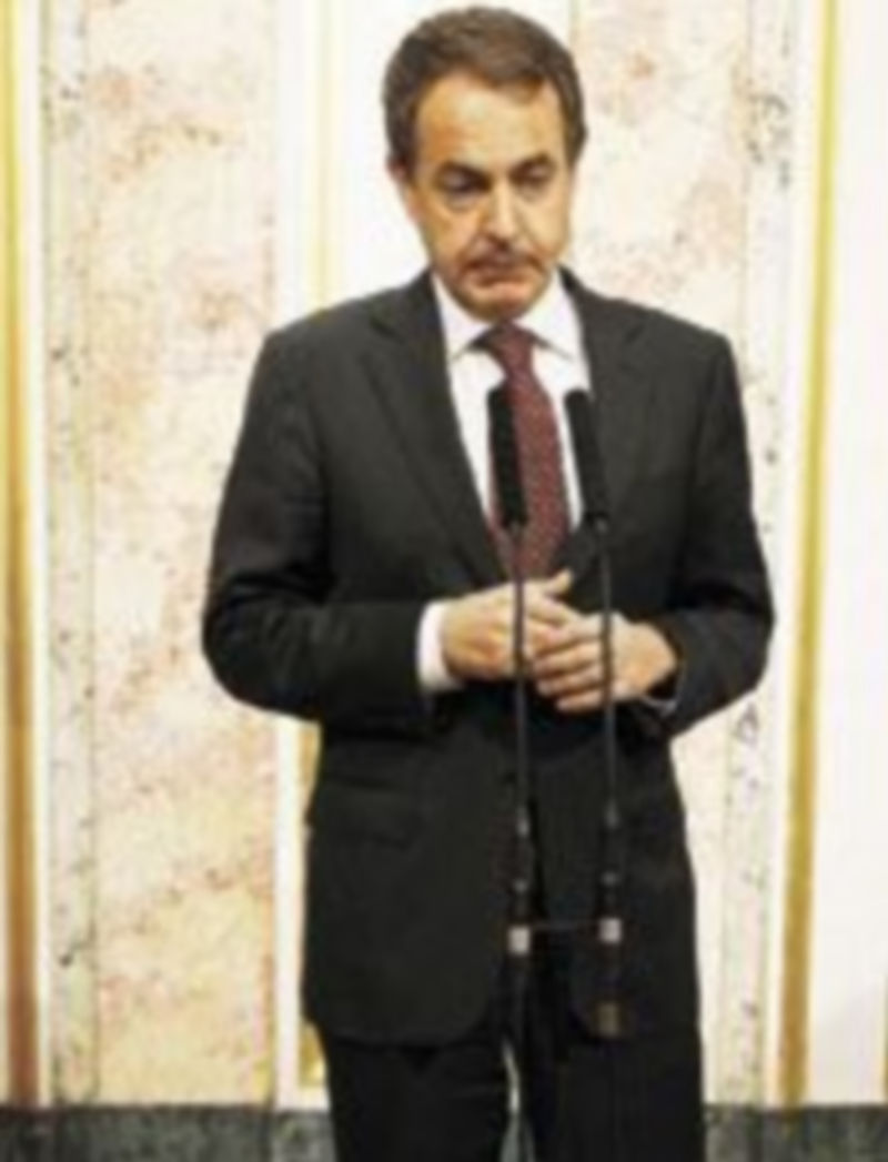 El presidente Zapatero atraviesa sus horas más bajas en el poder. / Efe