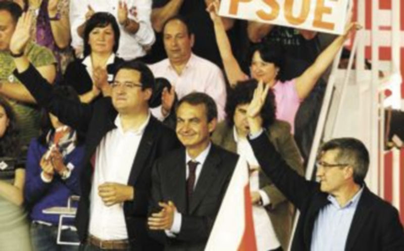 (De i. a d.) Óscar López