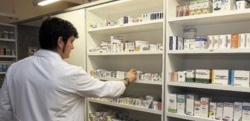 Los farmacéuticos dispensarán el medicamento más barato que contenga el principio activo prescrito. / Rubén Serralle