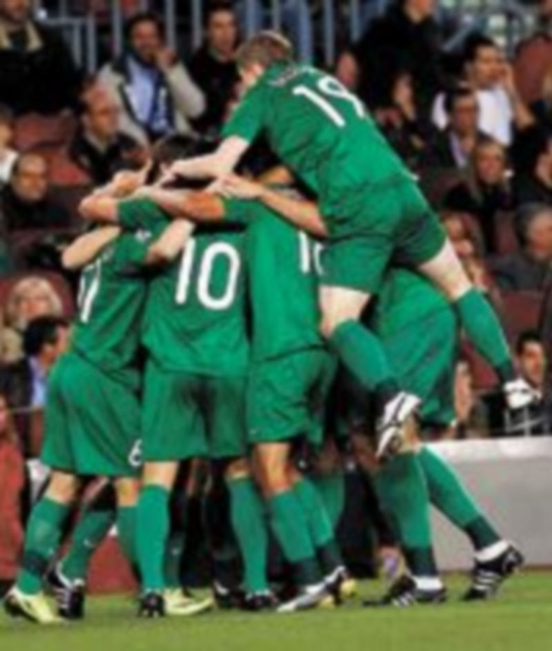 Los jugadores del Rubin Kazan celebran el primer gol del conjunto ruso. /EFE