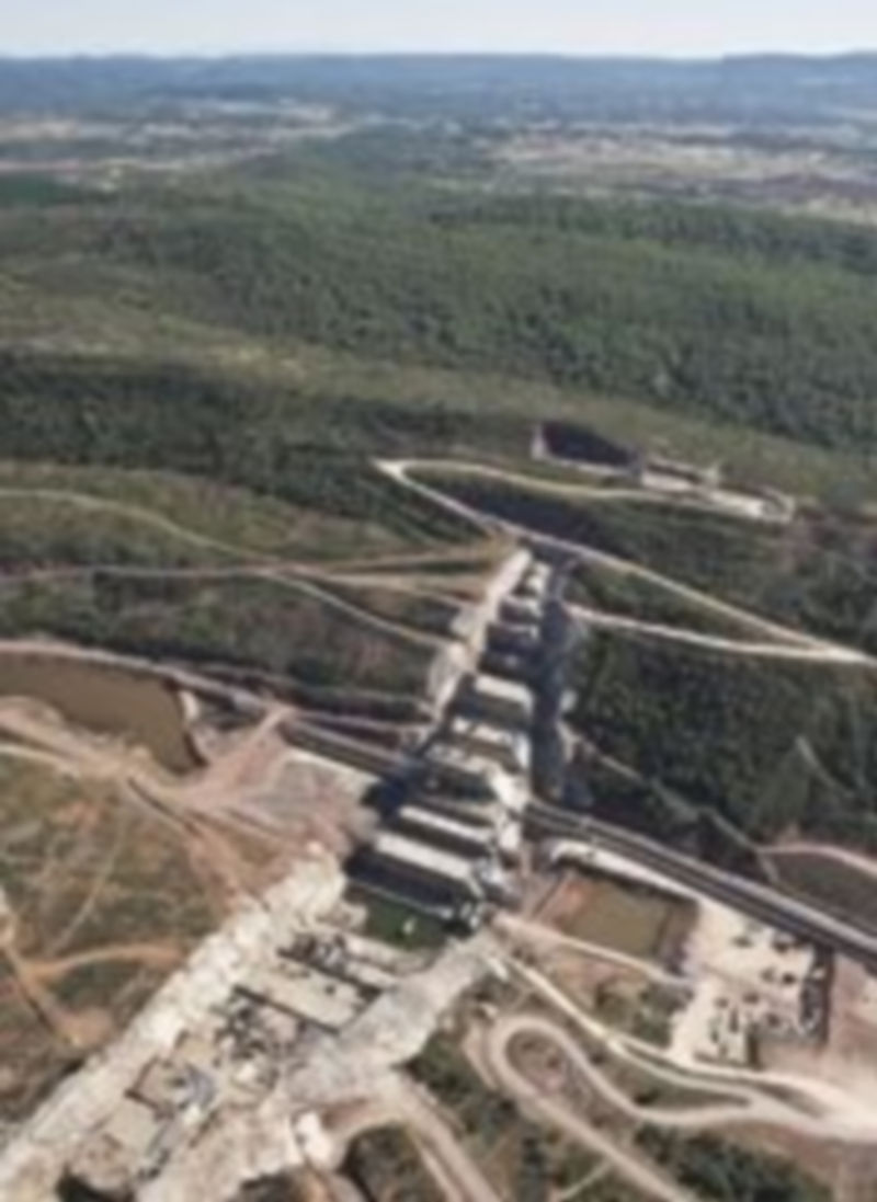 El Plan Hidrológico del Duero prevé invertir 1.500 millones hasta 2015 1 Estado en el que se encuentran la obras de la presa de Castrovido en Burgos. / Alberto Rodrigo