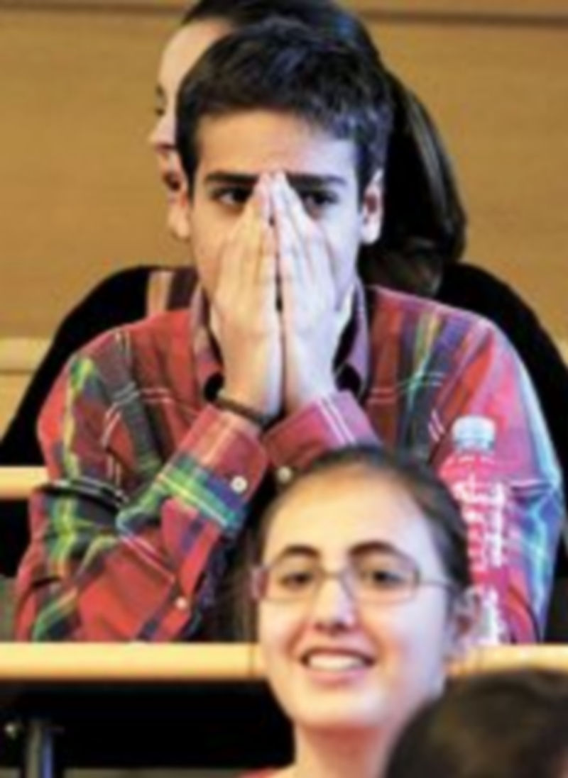 La preocupación por el futuro profesional de los jóvenes es máxima dadas las altas cifras de paro del colectivo. / EFE