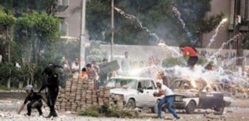 La calle Naser de El Cairo se convirtió en una batalla campal. / Reuters