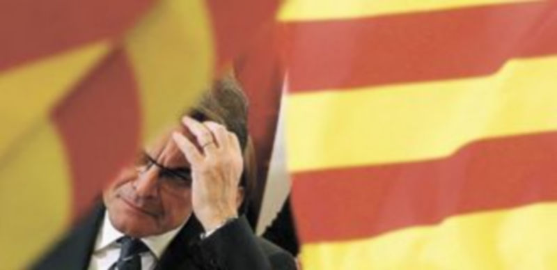 Artur Más perdió en las urnas unos escaños muy valiosos que ahora le obligan a pactar con otros partidos políticos para afrontar una legislatura estable. / A. Gea (Reuters)