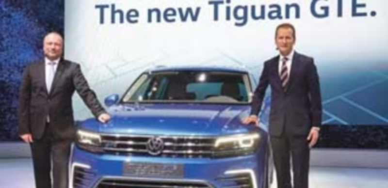 Herbert Diess (derecha)