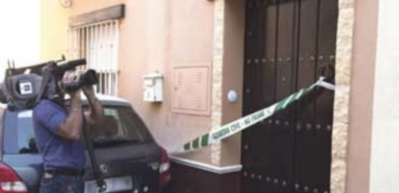 Un cámara toma imágenes del domicilio donde fue