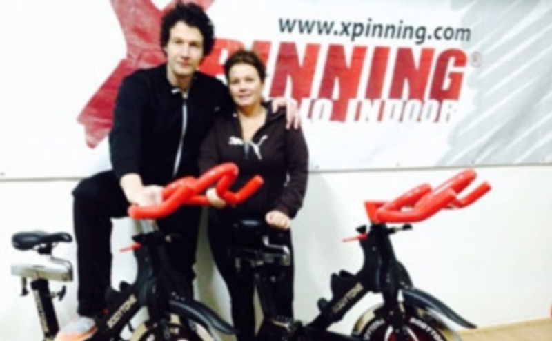 Pedaladas a cambio de juguetes 1 Lourdes Molter y Rubén Alonso