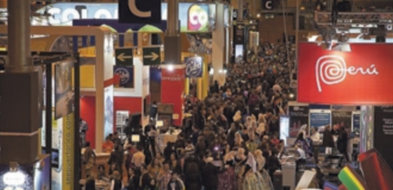 Centenares de personas visitan los puestos de la Feria Internacional del Turismo en el año 2014. / E.P.