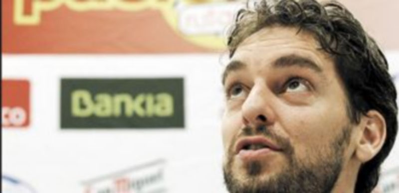 El catalán habla durante la rueda de prensa que concedió ayer en la jornada previa al duelo con Lituania. / JuanJo Martín (Efe)