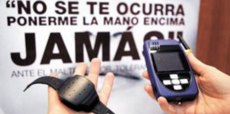 Brazalete diseñado para garantizar el cumplimiento de las medidas de alejamiento en casos de violencia machista. / Efe