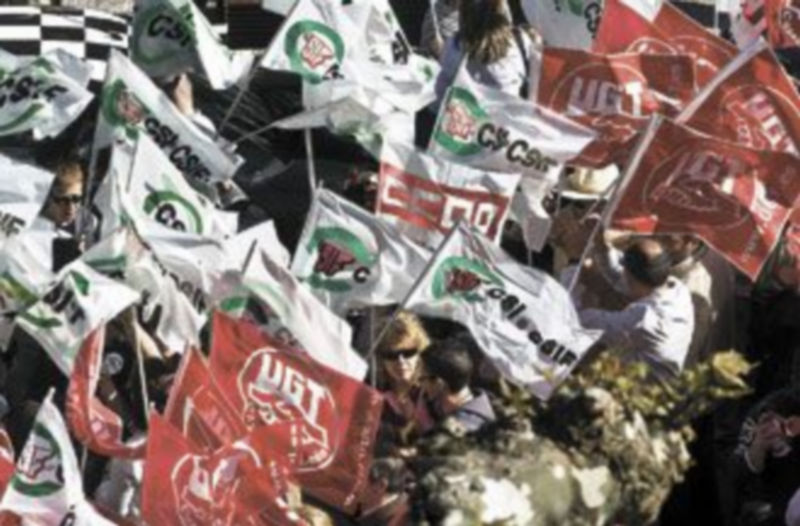 Los empleados públicos no se conformaron con salir a la calle en protesta por el ‘tijeretazo’ y también cuestionan ante la Justicia el recorte de la nómina. / Alberto Rodrigo