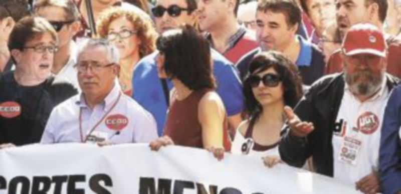 Toxo y Méndez encabezaron la marcha convocada por la Cumbre Social para protestar por la situación del país. / Reuters