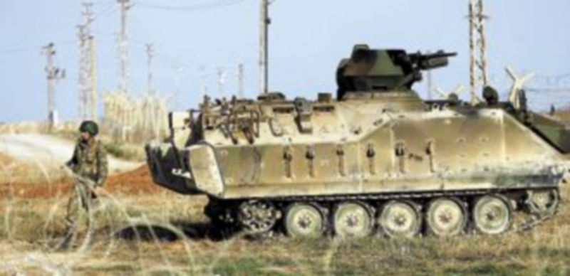 Un tanque vigila la frontera entre Siria e Israel. / Reuters