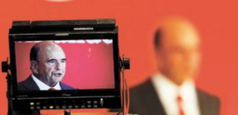 El monitor emite la imagen de Emilio Botín