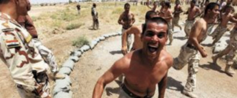 Cientos de jóvenes iraquíes se entrenan en el Kurdistán apoyados por EEUU para mantener el orden tras una guerra de siete años. / Reuters