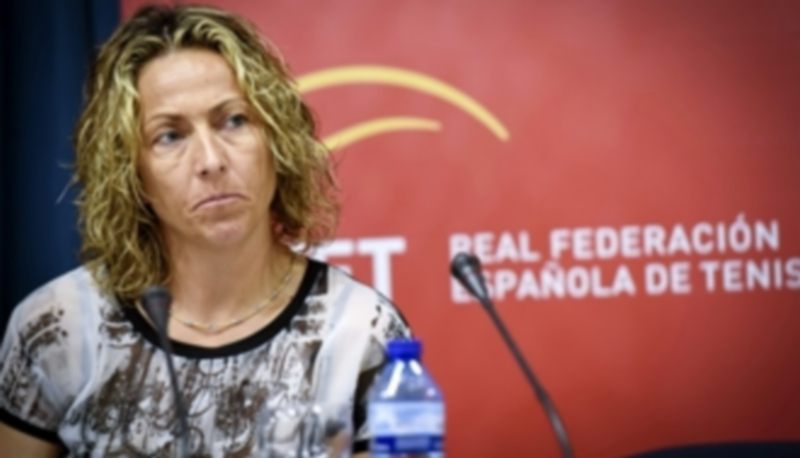 León se mostró sorpendida alegando que no había presentado renuncia. / Efe