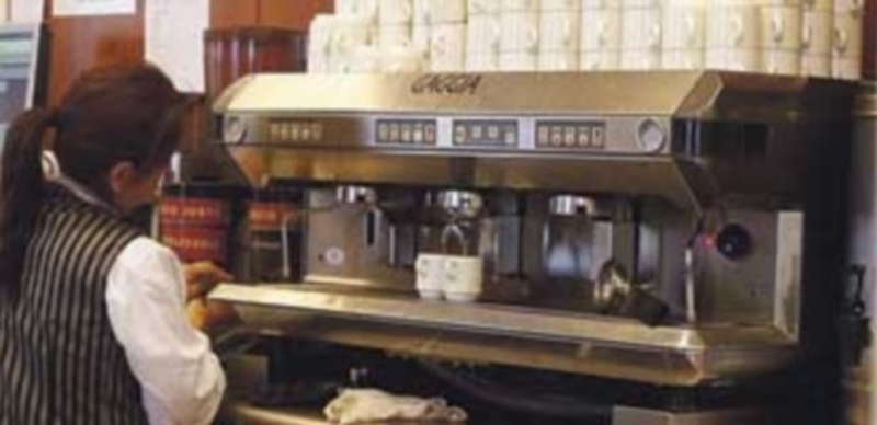 Del estudio se desprende que el sector del comercio es donde mayor número de autónomas se concentran. / Europa Press