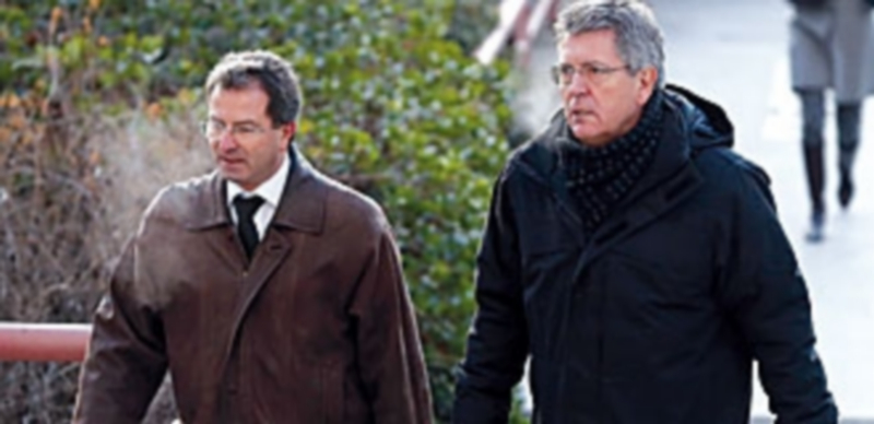 El exjefe de la Policía Municipal Emilio Monteagudo junto a su abogado. / Efe