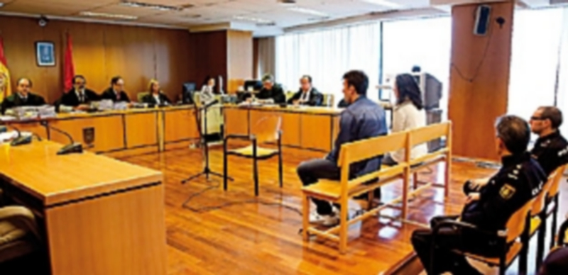 Los dos acusados durante el juicio que se celebró en la Audiencia Provincial de Madrid. / Efe