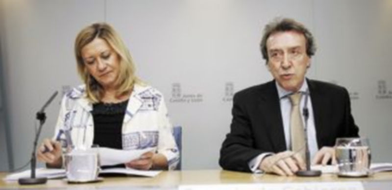 Pilar del Olmo (i) y De Santiago-Juárez