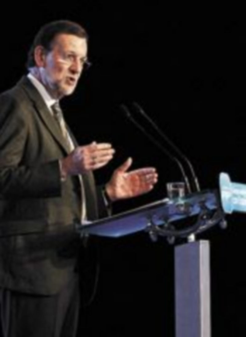 Mariano Rajoy anuncia las personas que formarán parte del equipo de dirección del PP durante su intervención en el congreso de Sevilla. / Reuters