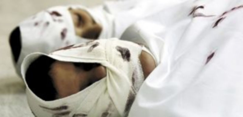 La ofensiva militar vuelve a dejar imágenes de cadáveres en Siria como la de estos dos jóvenes. / Reuters.