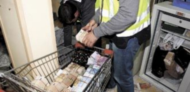 La Policía encontró grandes cantidades de dinero en metálico