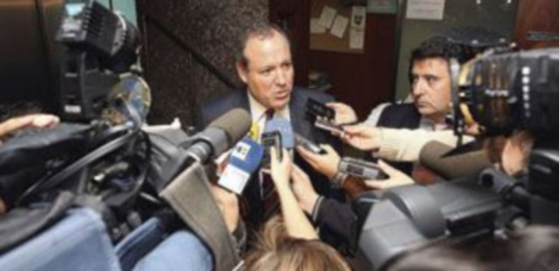 Terciado responde a los medios de comunicación después de comparecer ante el Juzgado número 6 de Valladolid. / M. C. (Ical)