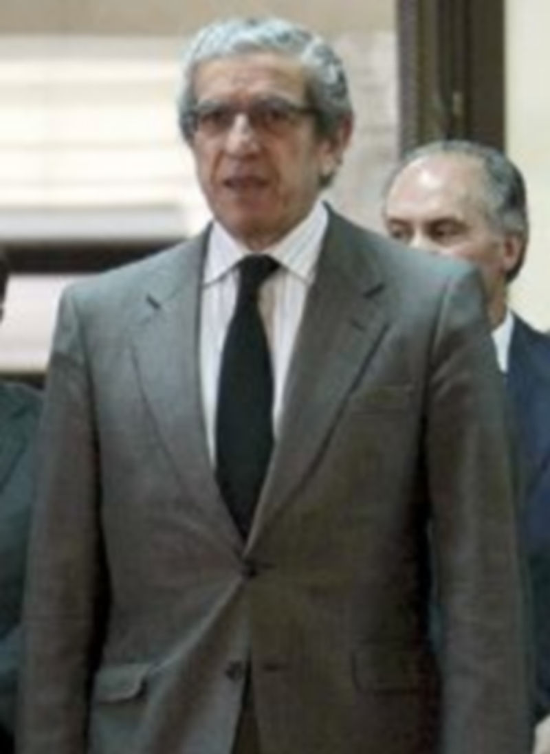 Braulio Medel camina delante de Evaristo del Canto en una visita a Valladolid. / Ical