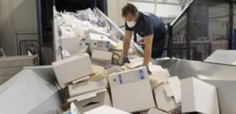 Documentos administrativos a punto de ser eliminados. / E.P.