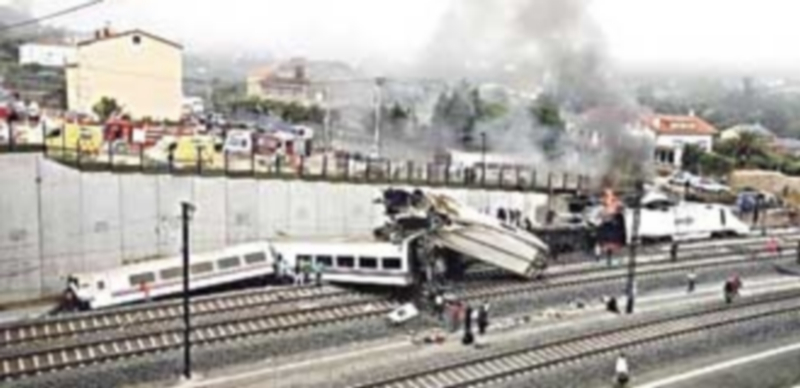 El fiscal considera al maquinista autor de 80 delitos de homicidio por imprudencia grave profesional en relación al siniestro. / EFE