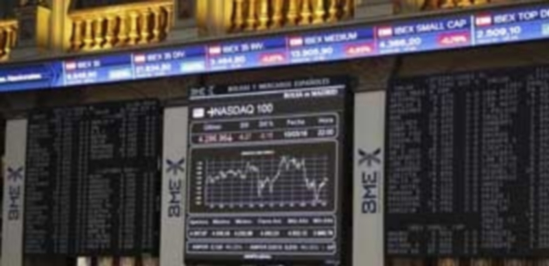 Panel de la Bolsa de Madrid en la apertura de la sesión de ayer. / EFE