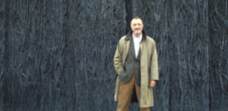 El escritor y periodista recorre ciudades españolas presentando su nueva novela ‘Hombres buenos’