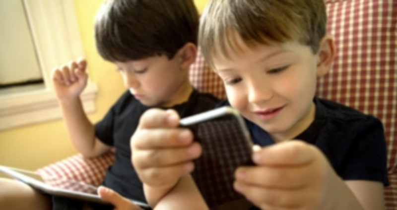 La edad más apropiada para comenzar a usar el móvil es entre los 12 y los 15 años según el 59