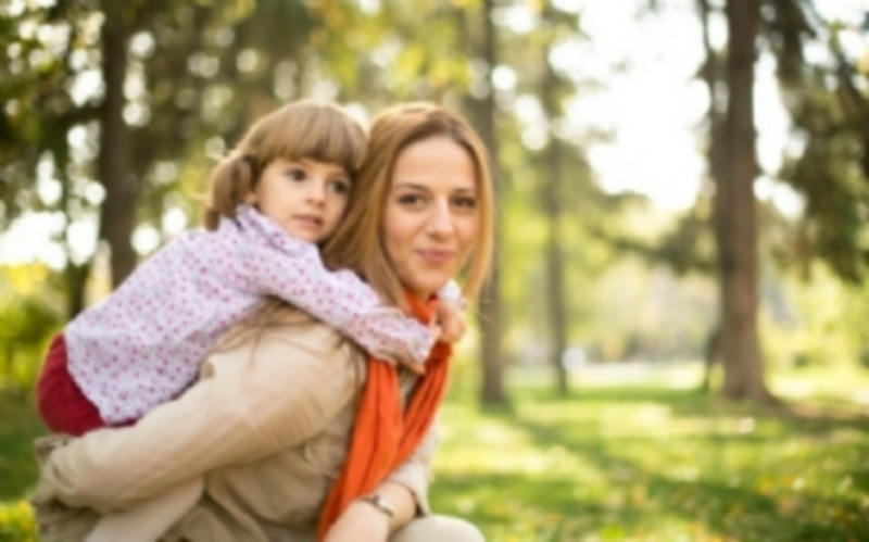 El 80% de las mujeres concilia mal la vida laboral con la familiar 1 Las mujeres madres en España cobran un 17% menos que los hombres y un 5% menos que aquellas sin hijos. / E.P.