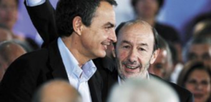 José Luis Rodríguez Zapatero y Alfredo Pérez Rubalcaba acudieron juntos al Comité Federal del PSOE para aprobar las listas electorales de cara al 20-N. / Ballesteros (Efe)