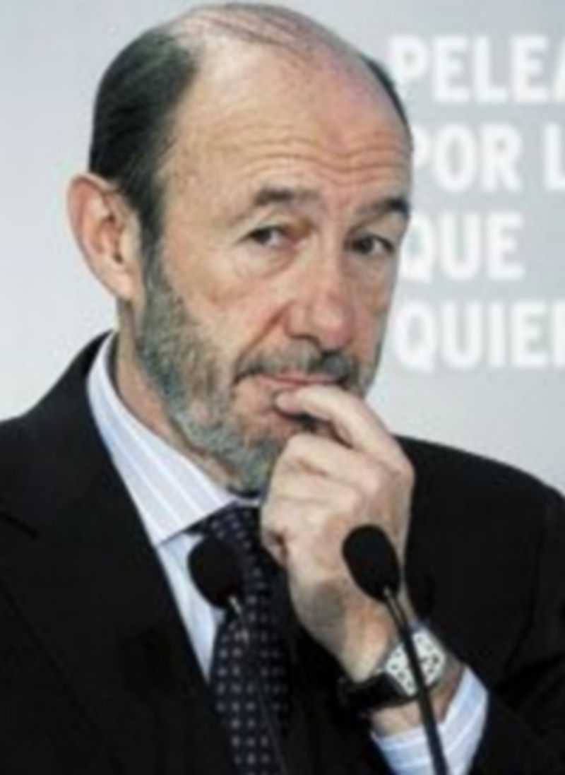 Alfredo Pérez Rubalcaba insiste en que está «dedicado y volcado» en la campaña. / Efe