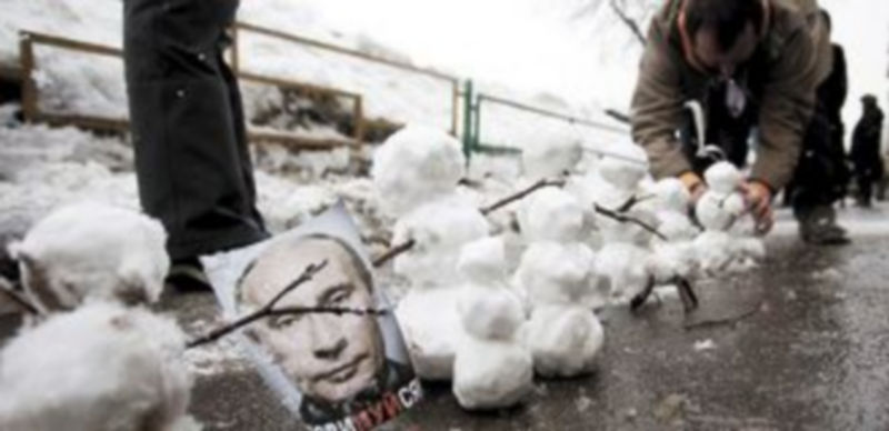 Los detractores del primer ministro ruso salieron a la calle el pasado domingo para reclamar unas elecciones limpias. / Reuters.