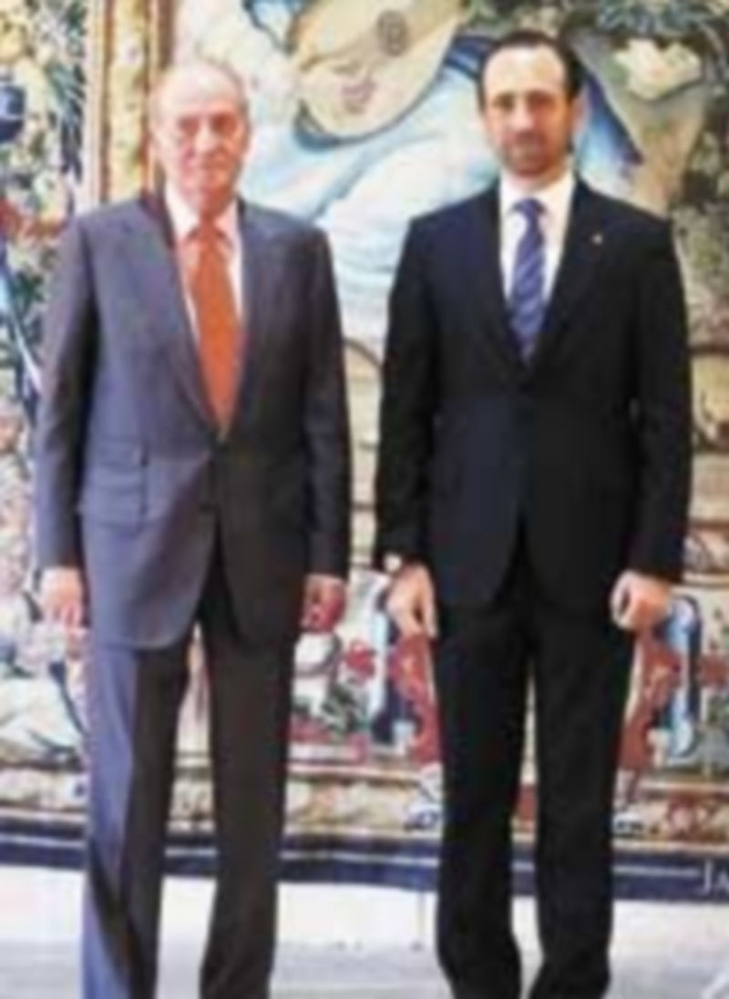 Don Juan Carlos posa junto al presidente balear