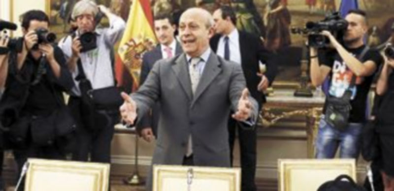 El titular de Educación admitió ayer que su Ministerio reconsiderará la actual nota de corte prevista del 6