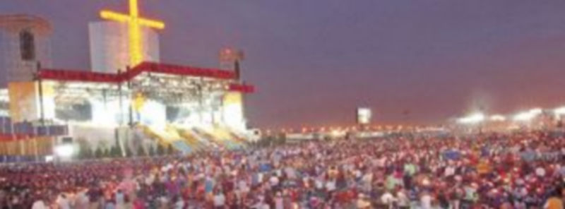 Vista de la vigilia nocturna celebrada en Toronto