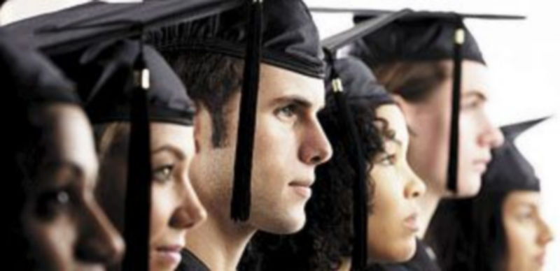 Varios estudiantes universitarios