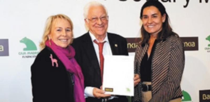 Carmen Cafranga (izquierda) durante un acto solidario de la Fundación Caja Madrid. / agencias