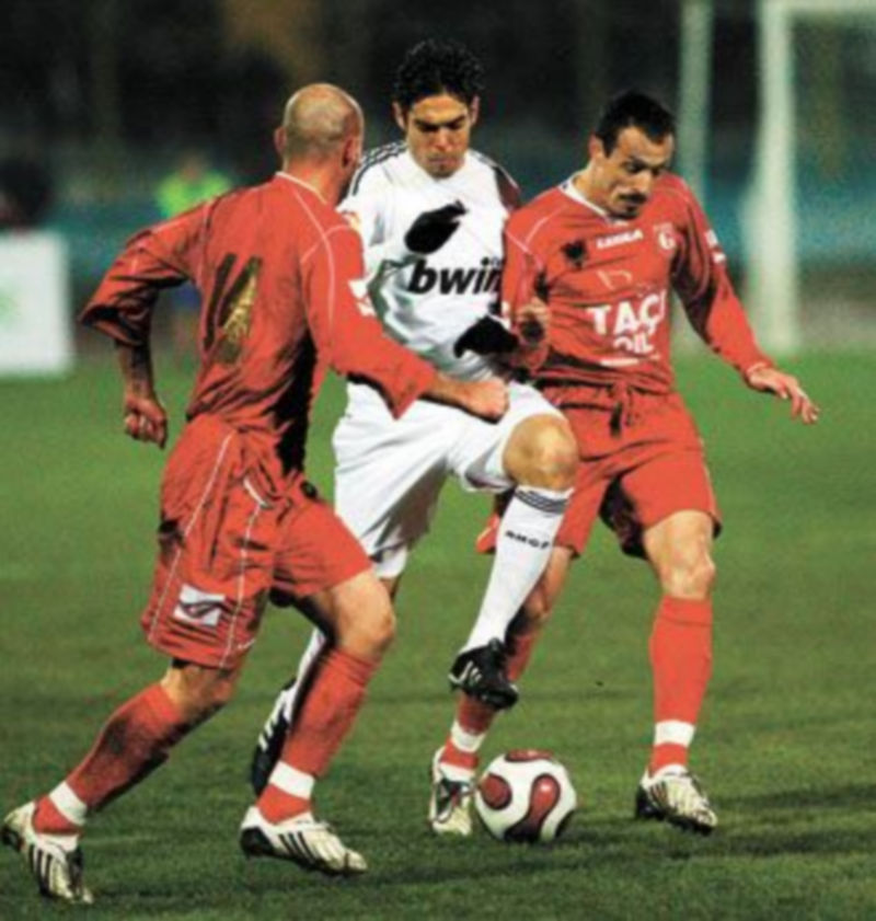 El brasileño Kaká fue el autor del primer tanto de la escuadra blanca. / EFE