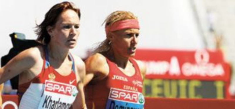 La atleta palentina dejó que otras rivales tiraran en cabeza y llegó cuarta a la meta. / ANDREU DALMAU