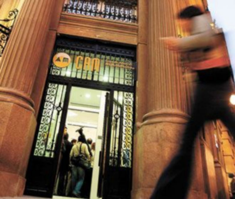 La Caja de Ahorros del Mediterráneo sopesa una posible fusión con Caja Madrid. / ARTURO PEREZ