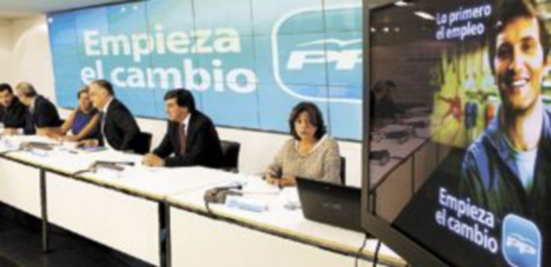 El equipo de campaña del Partido Popular confía en hacer presidente a Rajoy el próximo 20 de noviembre. / Tarek (Efe)