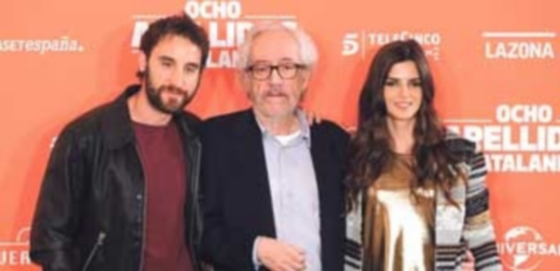 Martínez Lázaro con los protagonistas de la cinta